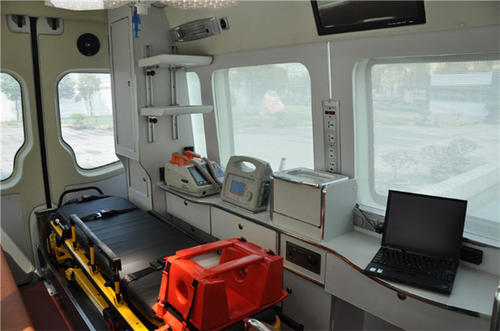 景县救护车内部